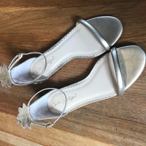 Lilly Pulitzer Gold Pineapple Sandals, Size 6